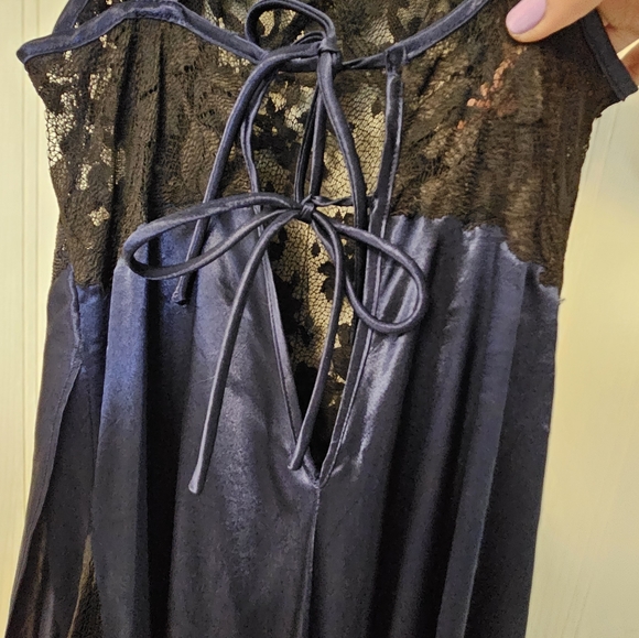 Vintage Victoria Secret Long Slip - Picture 11 of 13